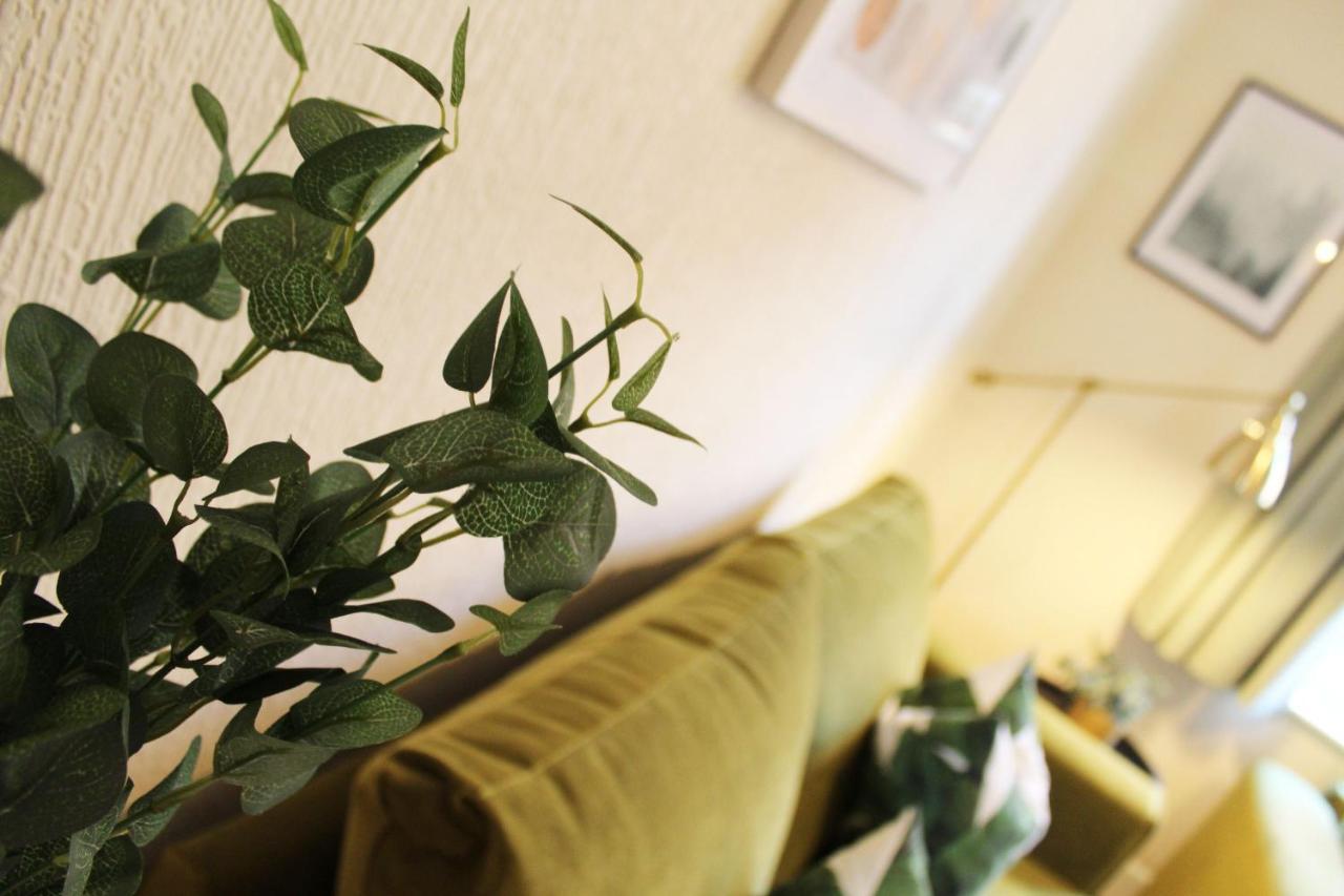 2 Bed, Up To 6 Guests Near Chester City Centre Exterior photo