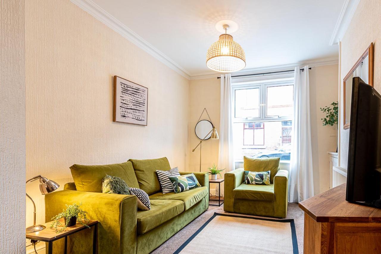 2 Bed, Up To 6 Guests Near Chester City Centre Exterior photo