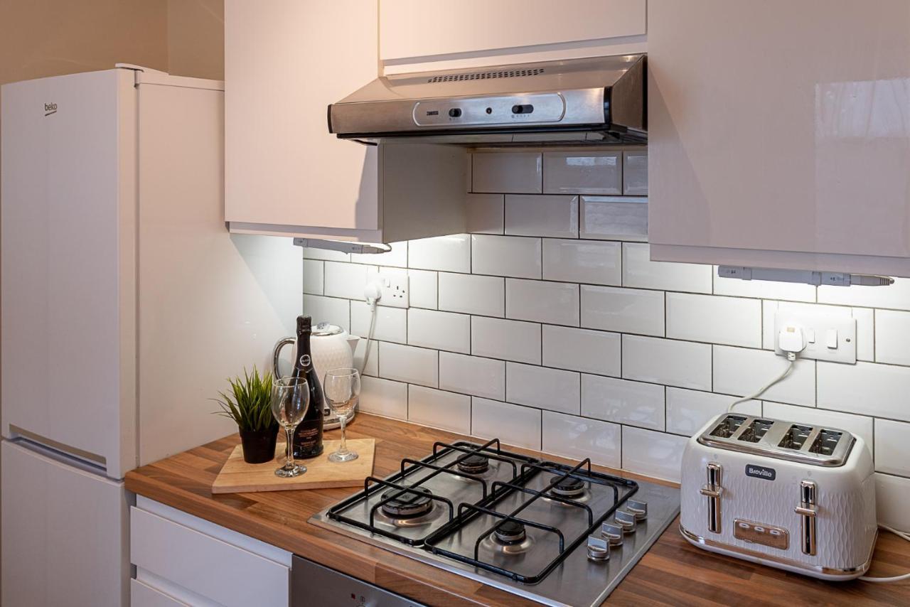 2 Bed, Up To 6 Guests Near Chester City Centre Exterior photo