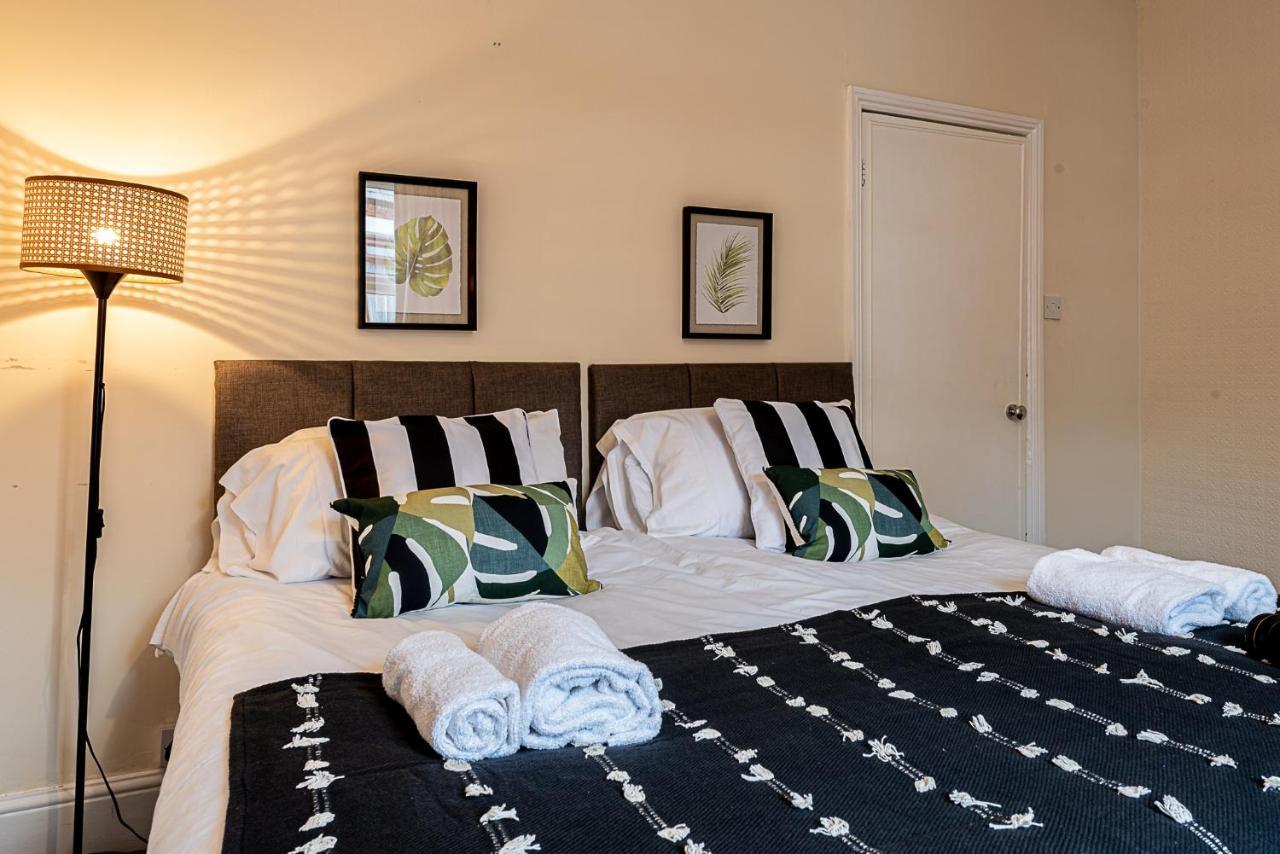 2 Bed, Up To 6 Guests Near Chester City Centre Exterior photo