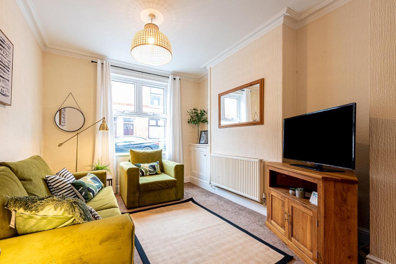 2 Bed, Up To 6 Guests Near Chester City Centre Exterior photo